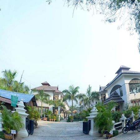 Shwe Taung Tan Hotel - Lake View Monywa Esterno foto