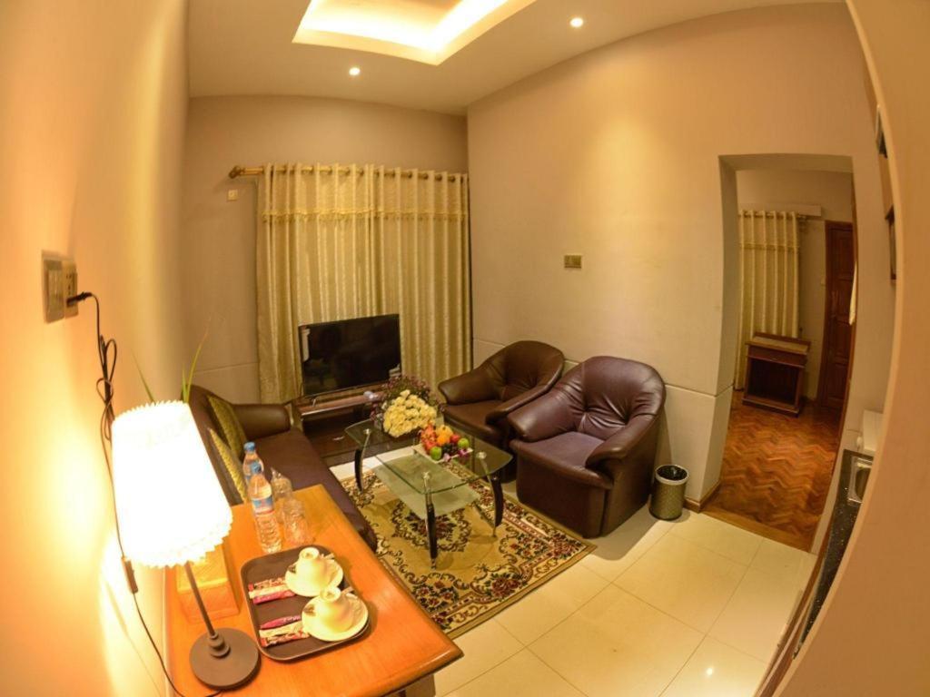 Shwe Taung Tan Hotel - Lake View Monywa Esterno foto