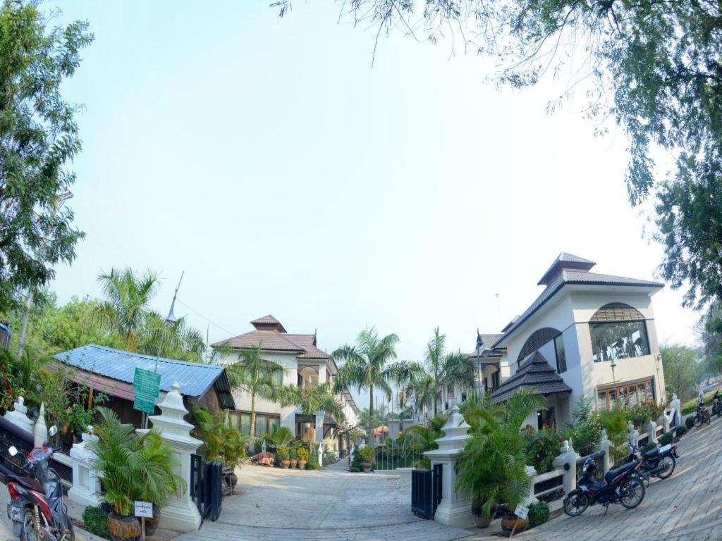 Shwe Taung Tan Hotel - Lake View Monywa Esterno foto