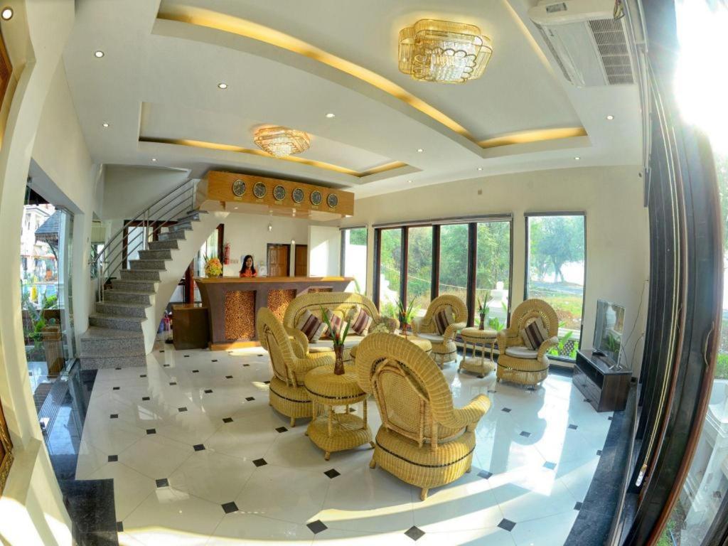 Shwe Taung Tan Hotel - Lake View Monywa Esterno foto
