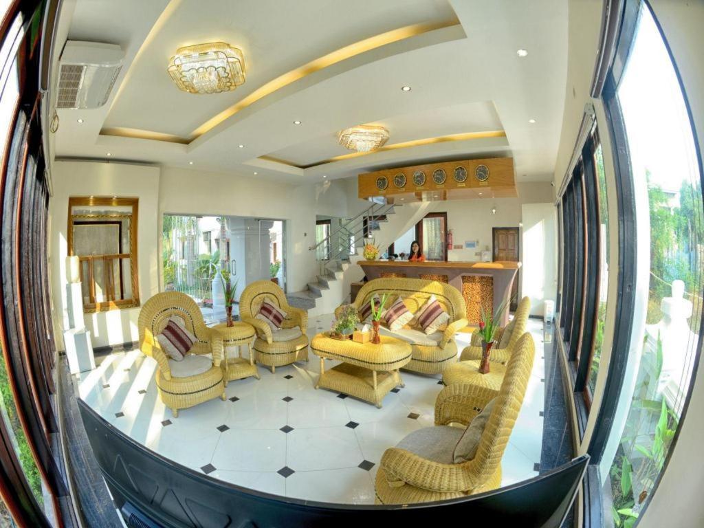 Shwe Taung Tan Hotel - Lake View Monywa Esterno foto
