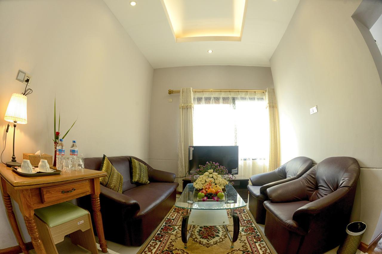 Shwe Taung Tan Hotel - Lake View Monywa Esterno foto