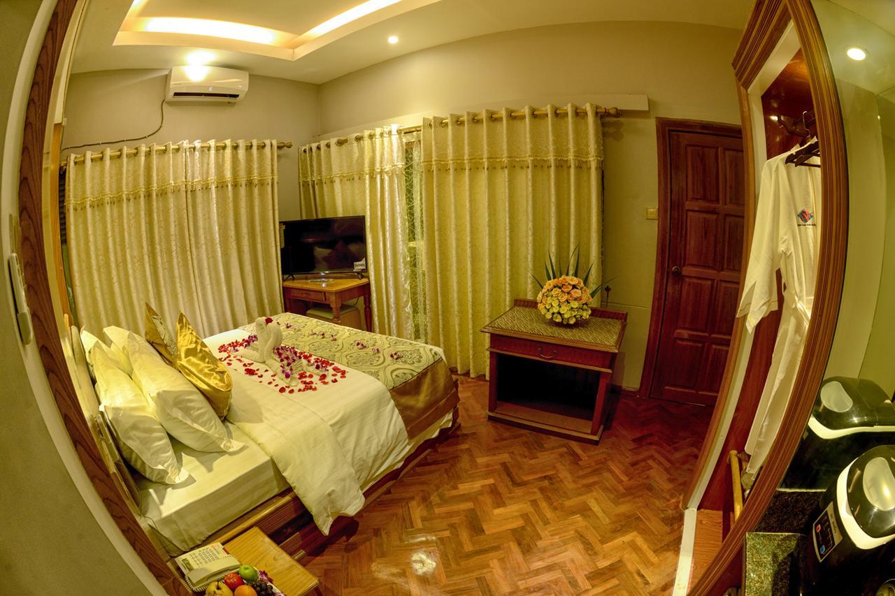 Shwe Taung Tan Hotel - Lake View Monywa Esterno foto